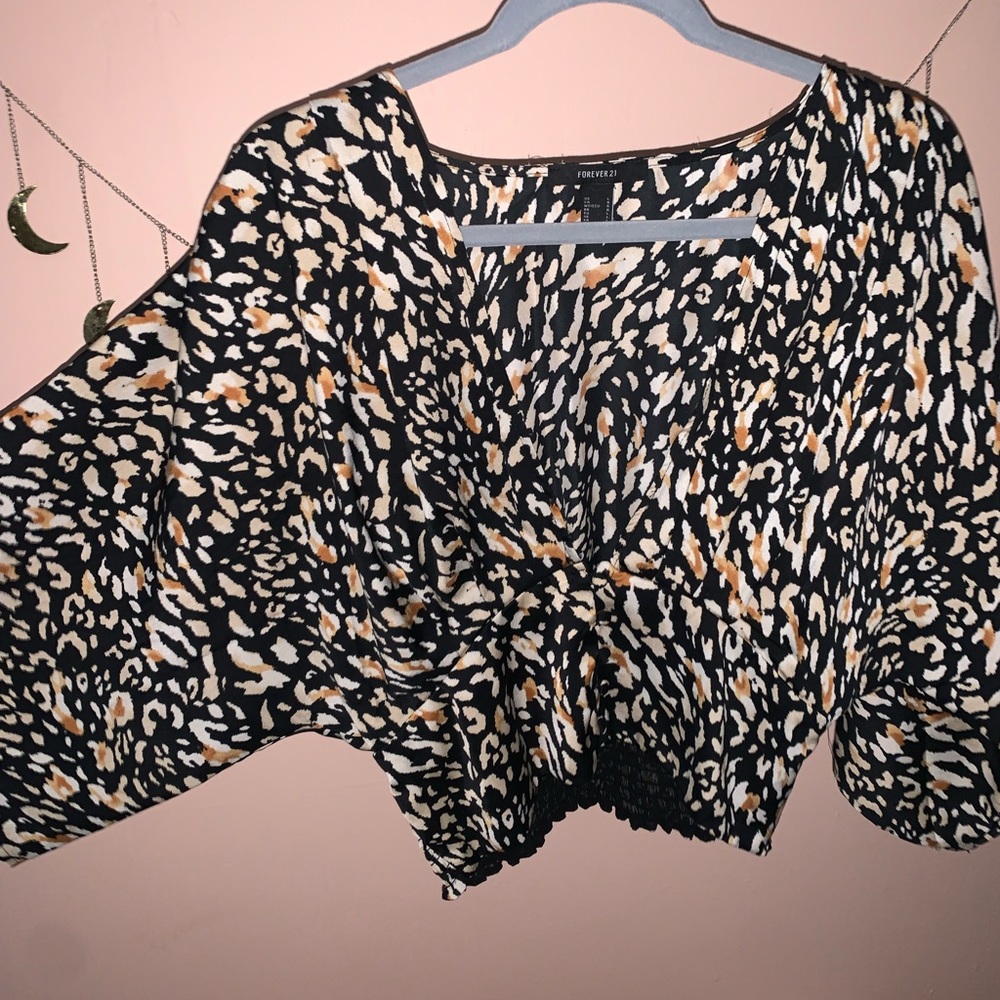 Cheetah print low-v crop top